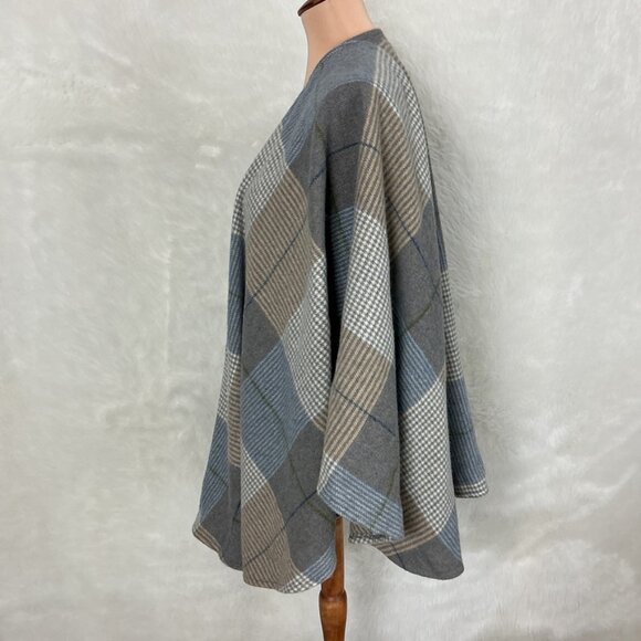 John Hanly & Co Made in Ireland Sue Lambswool Cape Gray Blue Plaid Check OS - Picture 2 of 5
